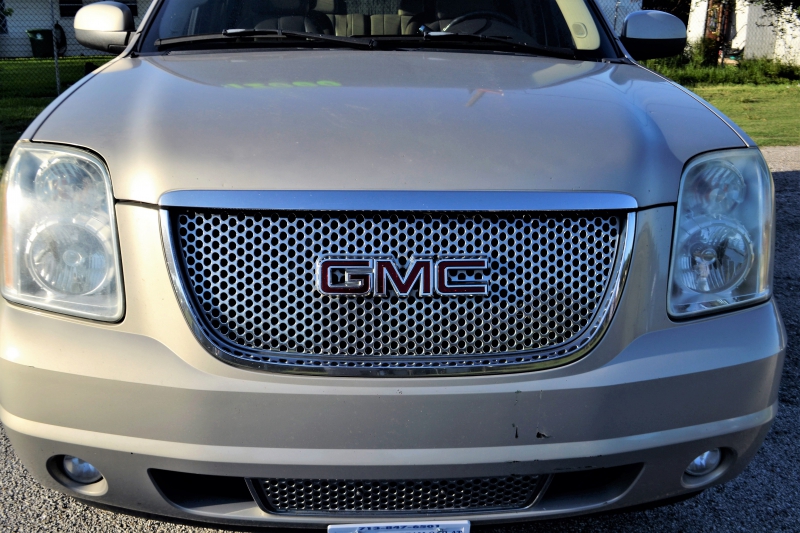 moto-CANNES-min_gmc-yukon-truck-grill-2828425